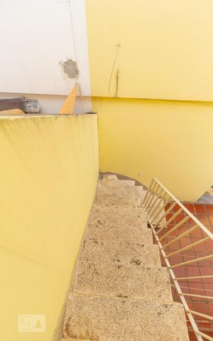 Casa à venda com 210m², 3 quartos e 3 vagasEscadas