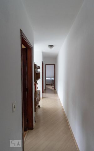 Casa à venda com 210m², 3 quartos e 3 vagasCorredor