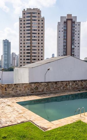 Casa à venda com 650m², 3 quartos e 5 vagas Casa à venda com 650m², 3 quartos e 5 vagasVista da Copa