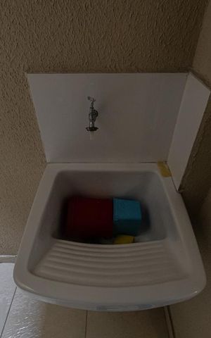 Casa de condomínio à venda com 36m², 1 quarto e sem vaga Casa de condomínio à venda com 36m², 1 quarto e sem vagaÁrea de Serviço