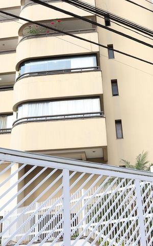 Apartamento à venda com 140m², 2 quartos e 3 vagasFachada