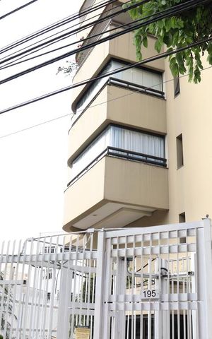 Apartamento à venda com 140m², 2 quartos e 3 vagasFachada