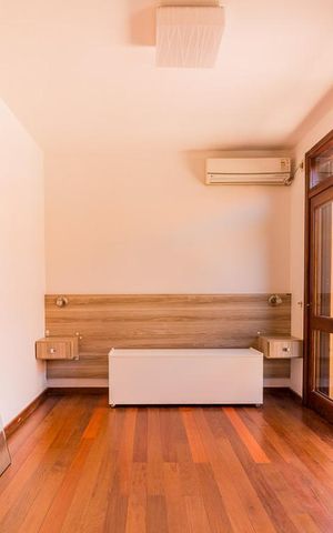 Casa de condomínio à venda com 220m², 3 quartos e 2 vagas Casa de condomínio à venda com 220m², 3 quartos e 2 vagasDormitório3