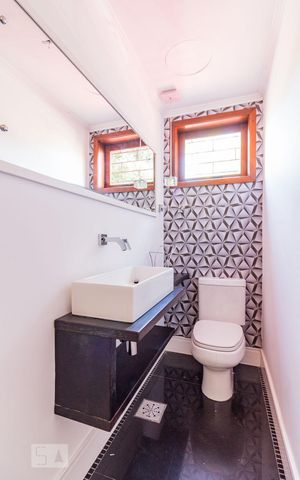 Casa de condomínio à venda com 220m², 3 quartos e 2 vagas Casa de condomínio à venda com 220m², 3 quartos e 2 vagasLavabo