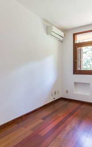 Casa de condomínio à venda com 220m², 3 quartos e 2 vagas Casa de condomínio à venda com 220m², 3 quartos e 2 vagasSala