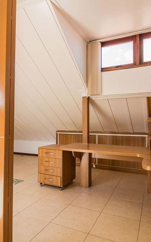 Casa de condomínio à venda com 220m², 3 quartos e 2 vagas Casa de condomínio à venda com 220m², 3 quartos e 2 vagassotão