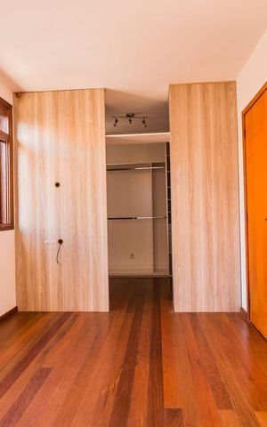 Casa de condomínio à venda com 220m², 3 quartos e 2 vagas Casa de condomínio à venda com 220m², 3 quartos e 2 vagasDormitório3