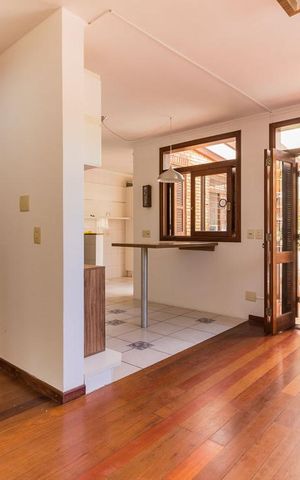 Casa de condomínio à venda com 220m², 3 quartos e 2 vagas Casa de condomínio à venda com 220m², 3 quartos e 2 vagasSala