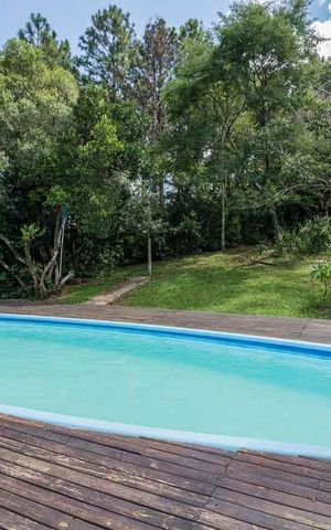 Casa de condomínio à venda com 220m², 3 quartos e 2 vagas Casa de condomínio à venda com 220m², 3 quartos e 2 vagasÁrea comum - Piscina