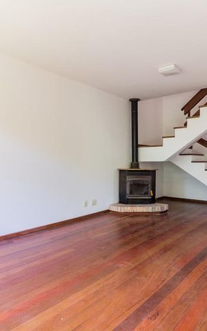 Casa de condomínio à venda com 220m², 3 quartos e 2 vagas Casa de condomínio à venda com 220m², 3 quartos e 2 vagasSala
