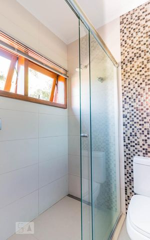 Casa de condomínio à venda com 220m², 3 quartos e 2 vagas Casa de condomínio à venda com 220m², 3 quartos e 2 vagasBanheiro da Suíte