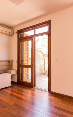 Casa de condomínio à venda com 220m², 3 quartos e 2 vagas Casa de condomínio à venda com 220m², 3 quartos e 2 vagasDormitório3