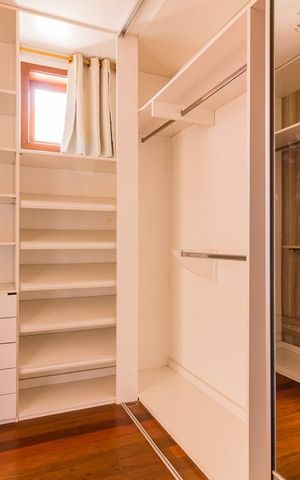 Casa de condomínio à venda com 220m², 3 quartos e 2 vagas Casa de condomínio à venda com 220m², 3 quartos e 2 vagasCloset do quarto