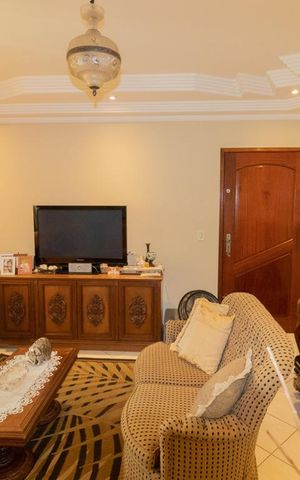 Casa à venda com 250m², 3 quartos e 7 vagas Casa à venda com 250m², 3 quartos e 7 vagasSala