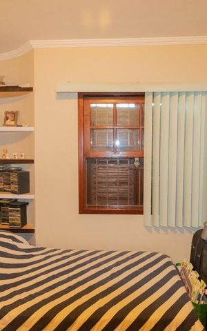 Casa à venda com 250m², 3 quartos e 7 vagas Casa à venda com 250m², 3 quartos e 7 vagasDormitório 1