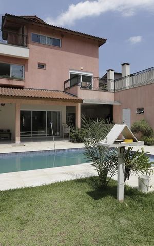 Casa à venda com 450m², 5 quartos e 4 vagasPiscina