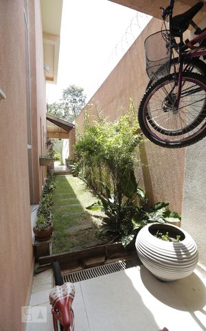 Casa à venda com 450m², 5 quartos e 4 vagasCorredor