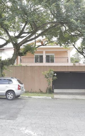 Casa à venda com 450m², 5 quartos e 4 vagasFachada