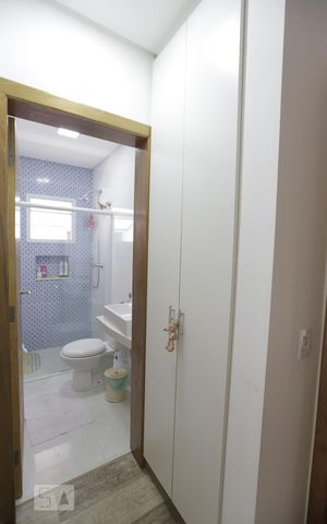 Casa à venda com 450m², 5 quartos e 4 vagasBanheiro da Suíte 2