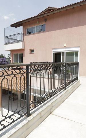 Casa à venda com 450m², 5 quartos e 4 vagasVaranda