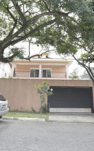 Casa à venda com 450m², 5 quartos e 4 vagasFachada