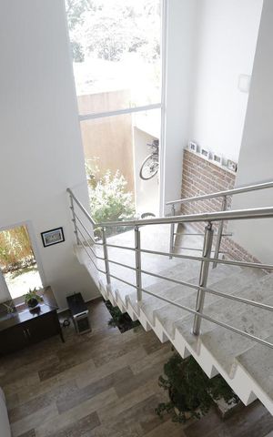 Casa à venda com 450m², 5 quartos e 4 vagasEscada
