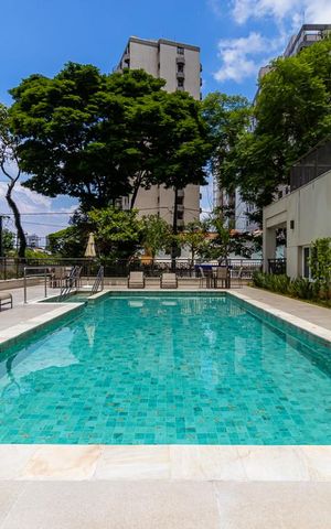 Apartamento à venda com 300m², 3 quartos e 2 vagas Apartamento à venda com 300m², 3 quartos e 2 vagasÁrea comum - Piscina
