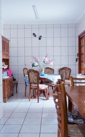 Casa à venda com 250m², 2 quartos e 4 vagas Casa à venda com 250m², 2 quartos e 4 vagasCozinha