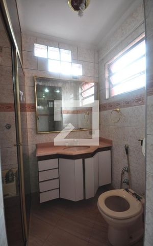 Casa à venda com 200m², 4 quartos e 4 vagasBanheiro da Suíte 1