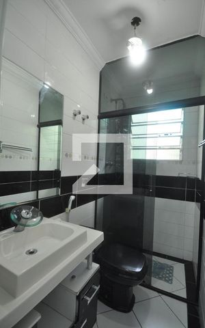 Casa à venda com 200m², 4 quartos e 4 vagasBanheiro 2 da Suíte 2