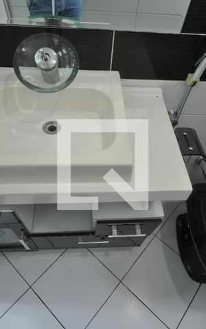 Casa à venda com 200m², 4 quartos e 4 vagasBanheiro 2 da Suíte 2