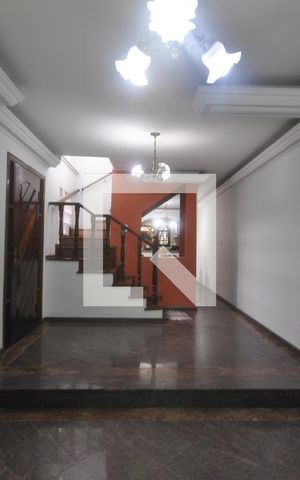Casa à venda com 200m², 4 quartos e 4 vagasSala