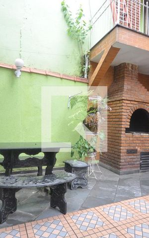 Casa à venda com 200m², 4 quartos e 4 vagasChurrasqueira