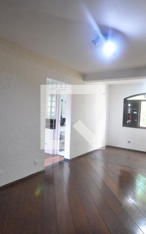 Casa à venda com 200m², 4 quartos e 4 vagasSuíte 2