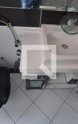 Casa à venda com 200m², 4 quartos e 4 vagasBanheiro 1 da Suíte 2