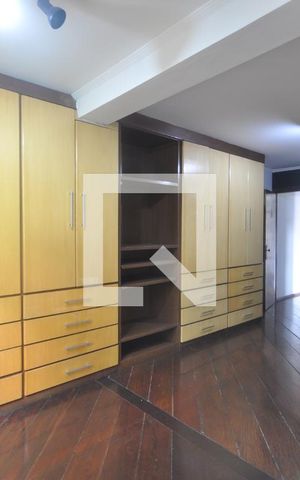 Casa à venda com 200m², 4 quartos e 4 vagasSuíte 2