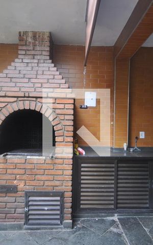 Casa à venda com 200m², 4 quartos e 4 vagasChurrasqueira