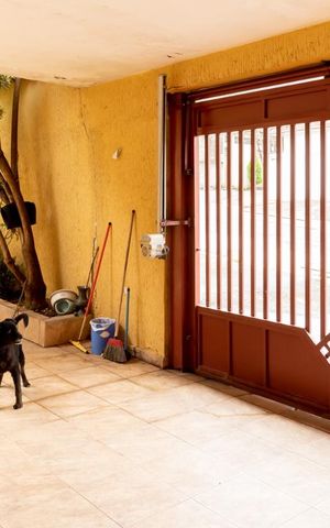 Casa à venda com 166m², 4 quartos e 2 vagas Casa à venda com 166m², 4 quartos e 2 vagasGaragem