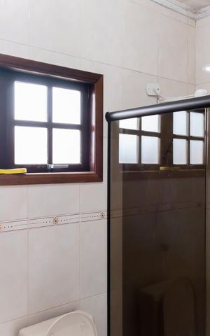 Casa à venda com 166m², 4 quartos e 2 vagas Casa à venda com 166m², 4 quartos e 2 vagasBanheiro 1