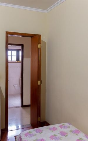 Casa à venda com 166m², 4 quartos e 2 vagas Casa à venda com 166m², 4 quartos e 2 vagasSuite