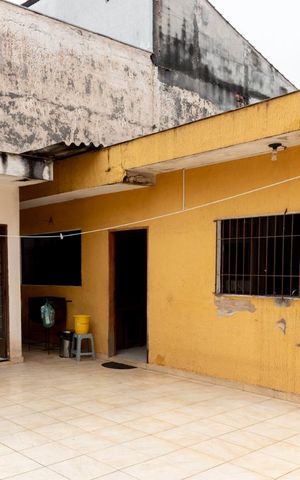 Casa à venda com 166m², 4 quartos e 2 vagas Casa à venda com 166m², 4 quartos e 2 vagasQuintal