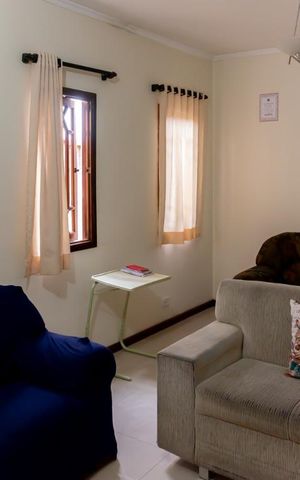 Casa à venda com 166m², 4 quartos e 2 vagas Casa à venda com 166m², 4 quartos e 2 vagasSala