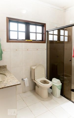 Casa à venda com 166m², 4 quartos e 2 vagas Casa à venda com 166m², 4 quartos e 2 vagasBanheiro 1