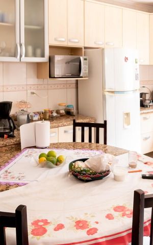 Casa à venda com 166m², 4 quartos e 2 vagas Casa à venda com 166m², 4 quartos e 2 vagasCozinha