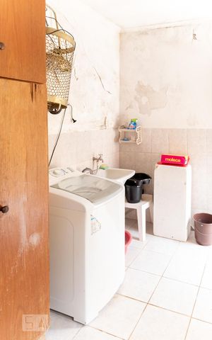 Casa à venda com 166m², 4 quartos e 2 vagas Casa à venda com 166m², 4 quartos e 2 vagasÁrea de Serviço