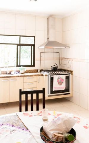 Casa à venda com 166m², 4 quartos e 2 vagas Casa à venda com 166m², 4 quartos e 2 vagasCozinha