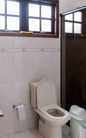 Casa à venda com 166m², 4 quartos e 2 vagas Casa à venda com 166m², 4 quartos e 2 vagasBanheiro 1