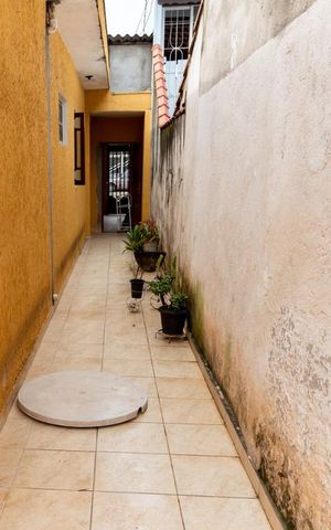 Casa à venda com 166m², 4 quartos e 2 vagas Casa à venda com 166m², 4 quartos e 2 vagasCorredor
