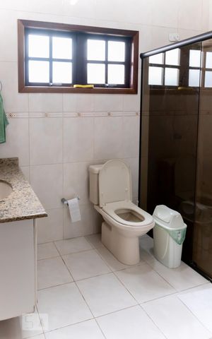 Casa à venda com 166m², 4 quartos e 2 vagas Casa à venda com 166m², 4 quartos e 2 vagasBanheiro 1