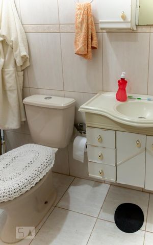 Casa à venda com 166m², 4 quartos e 2 vagas Casa à venda com 166m², 4 quartos e 2 vagasBanheiro da Suite